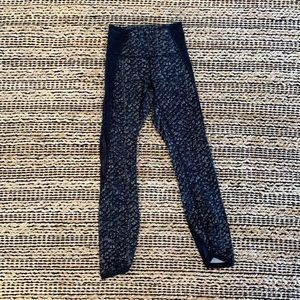 Lululemon feather pattern size 2 mesh leggings
